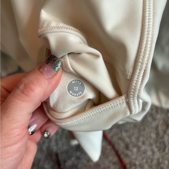 LULULEMON CREAM HOODED JACKET WITH REMOVABLE BLACK FLEECE LINING VEST - Picture 7 of 7